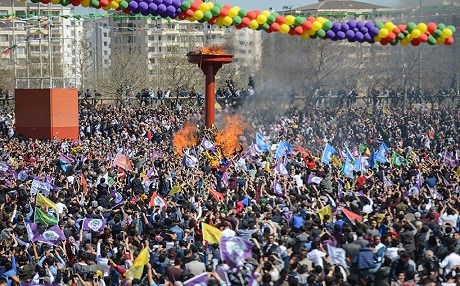 Newroza Amedê derfetek bo daxwaza aştî û rawestandina şer