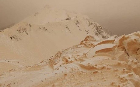 Avrupa'ya 'turuncu kar' yağdı!