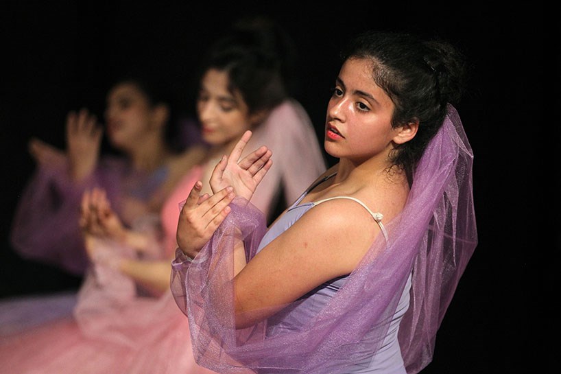 Bağdatlı öğrencilerden bale gösterisi