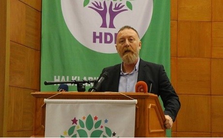 HDP: Erken değil, panik seçim