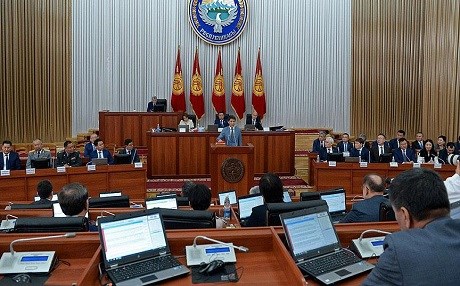 Kırgızistan'da hükümet düştü