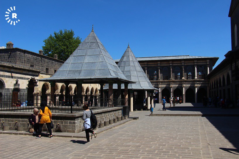 مزگەوتی گەورەی ئامەد