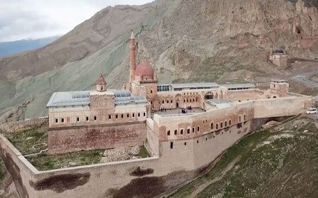 Qesra Îshaq Paşa tê nûkirin