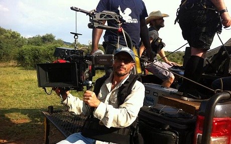 Zürafa ünlü yönetmeni öldürdü