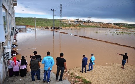 Mardin'de şiddetli yağış hayatı felç etti