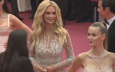 خانمە ئەستێرەكان لە فێستیڤاڵی کان جلوبەرگی گرانبەها دەپۆشن