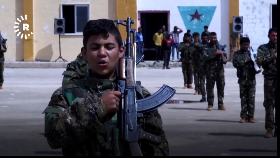 RÛDAW TAYBET: Şervanên HSDê zeviyên petrolê wiha diparêzin