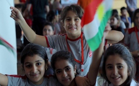 Cambridge pêşniyar dike hemû dibistanên Kurdistanê bibin taybet