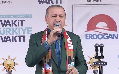 Erdogan li Amedê: Ti welatiyekî kurd ji ber kurdbûnê mexdûr nebûye
