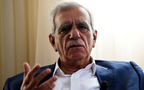 ئەحمەد تورك: زیندانی ئامەد لە كامپەكانی هیتلەر خراپتر بوو