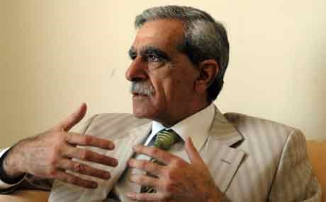 ئەحمەد تورك: لە زیندانی ئامەد بە داری خودا و پێغەمبەر لێیان دەداین