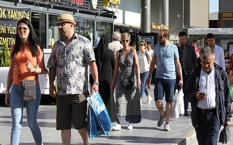 Geştyarên Îranî ji bo cejnê berê xwe dan Wanê