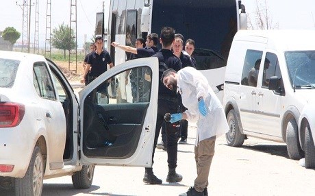 SURUÇ - Durdurulan otomobilde 4 çuval oy pusulası ele geçti