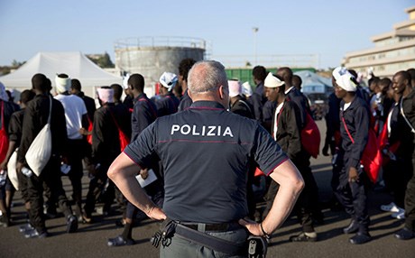 بەهۆی كۆچبەرانەوە ئیتاڵیا هەڕەشەی كشانەوە لە یەكێتیی ئەوروپا دەكات