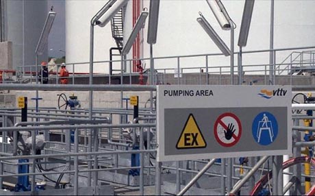 ئەمریکا گوشار دەخاتەسەر وڵاتان تاوەکو نەوتی ئێران نەکڕن