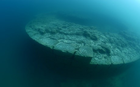 Van Gölü'nde kale bulundu
