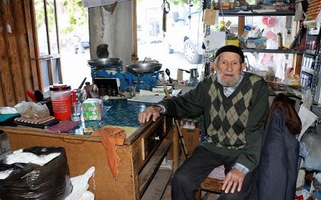 70 yıldır bakkal işletiyor