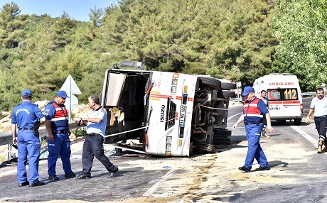 Minîbusa karkerên çandiniyê wergeriya: Mirî û birîndar hene