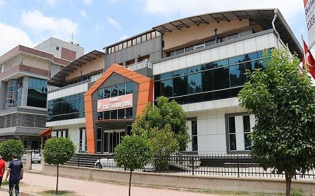 Odeya Bazirganî ya Osmaniye ket ber êrîşê