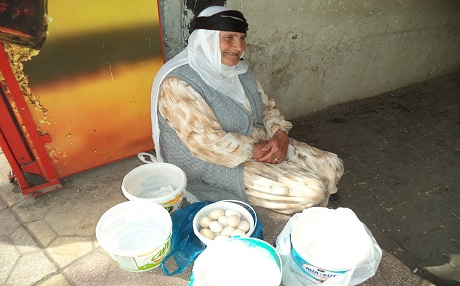 Jiyan û debara dayika Şêrînê li ser hêk û mastê gund in