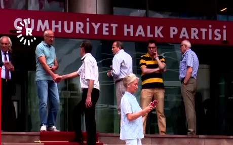 Gengeşeyên nava CHPê li ser kongreyê zêde dibin