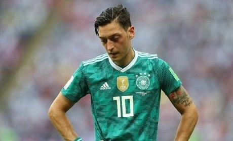 أوزيل يعلن اعتزاله اللعب الدولي