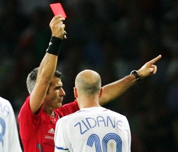 كه‌له‌كه‌ی زیدان بووه‌ته‌ چیرۆك و نابڕێته‌وه‌