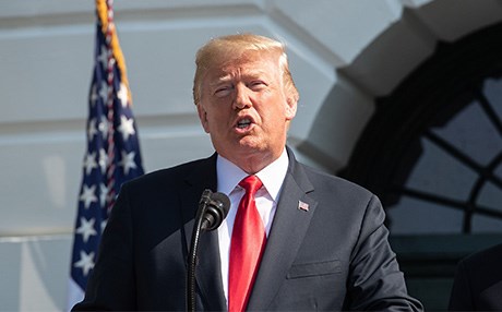 تره‌مپ به‌هۆى كۆچبه‌رانه‌وه‌ هه‌ڕه‌شه‌ى داخستنى حكومه‌ت ده‌كات