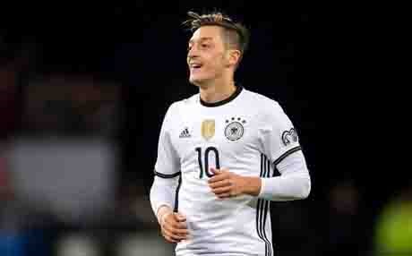 مدير أعمال مدرب ألمانيا: لوف يحلل واقعة أوزيل وسيعقب عليها قريباً