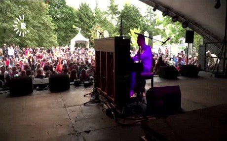 Jibo ku şer rawest e piyano lêdixe