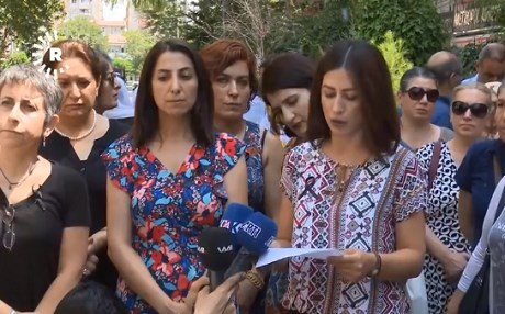 Qurbaniyên komkujiya Şingalê li Amedê hatine bibîranîn