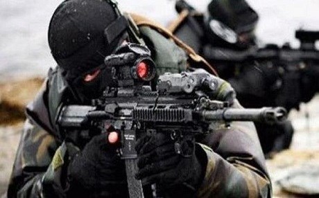 Hakkari'de özel harekat polisine saldırı