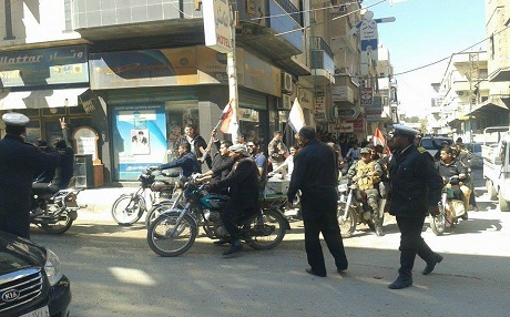 Çekdarên alîgirên Esed li Qamişlo xwepêşandan kirin