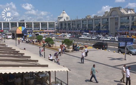 خەڵکی ئیستەنبوڵ بۆ جەژن روو لەدەرەوەی شارەکە دەکەن