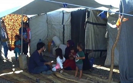 Jineke aware: Min ji bo zarokên xwe roja cejnê nanê sibehê bi deyn aniye