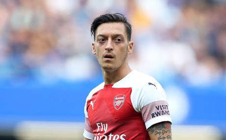 مدرب إرسنال ينفي وجود خلاف مع أوزيل