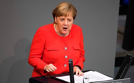Merkel: Yahudiler ve Müslümanlar Alman toplumuna aittir