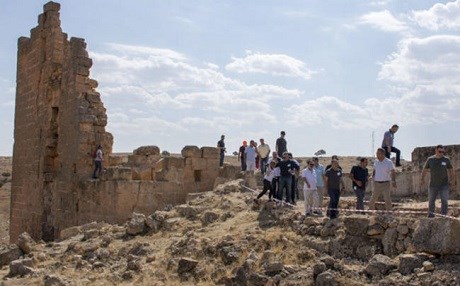 Nûnerê 34 kompanyayên geştiyarî hatine Amedê