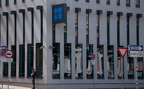 زیادبوونی بەرهەمی نەوتی ئەمریکا خواست لەسەر ئۆپێک کەمدەکاتەوە