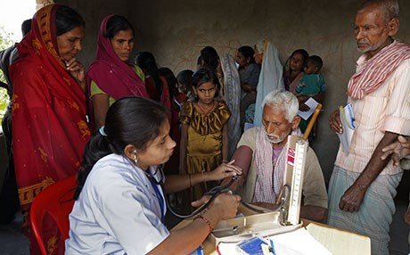 هیندستان گەورەترین سیستمی بیمەی تەندروستی لە جیهاندا رادەگەیێنێت