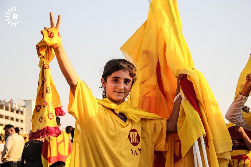 WÊNE - Serok Barzanî di nav bi hezaran dengderên partiya xwe de