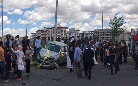 Gelin arabası devrildi: Ölü ve yaralılar var