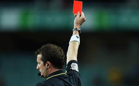 چواردە کارتی سوور لە یەک خولەکدا