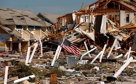 Sahil kasabası kasırgada yok oldu