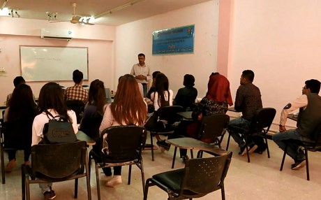 Zanîngeha Rojava deriyê xwe bo xwendekaran vekir