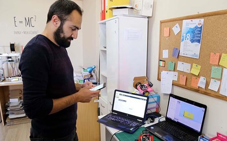 ERZURUM - Katıldığı yarışma sayesinde robotik eğitim kiti satıyor