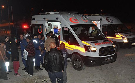 Van'da minibüs devrildi: 5 ölü, 16 yaralı