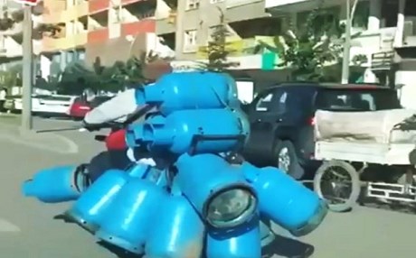 Batman’da 15 tüp ile trafiğe çıkan motosiklet sürücüsüne tepki