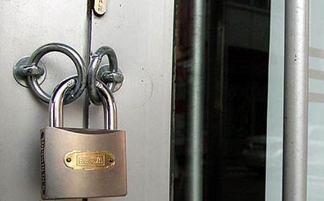 Erbil’de 222 eczane ve kiliniğe kilit