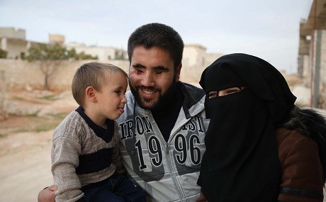 Blinded in war, former Syrian fighter guides others with app